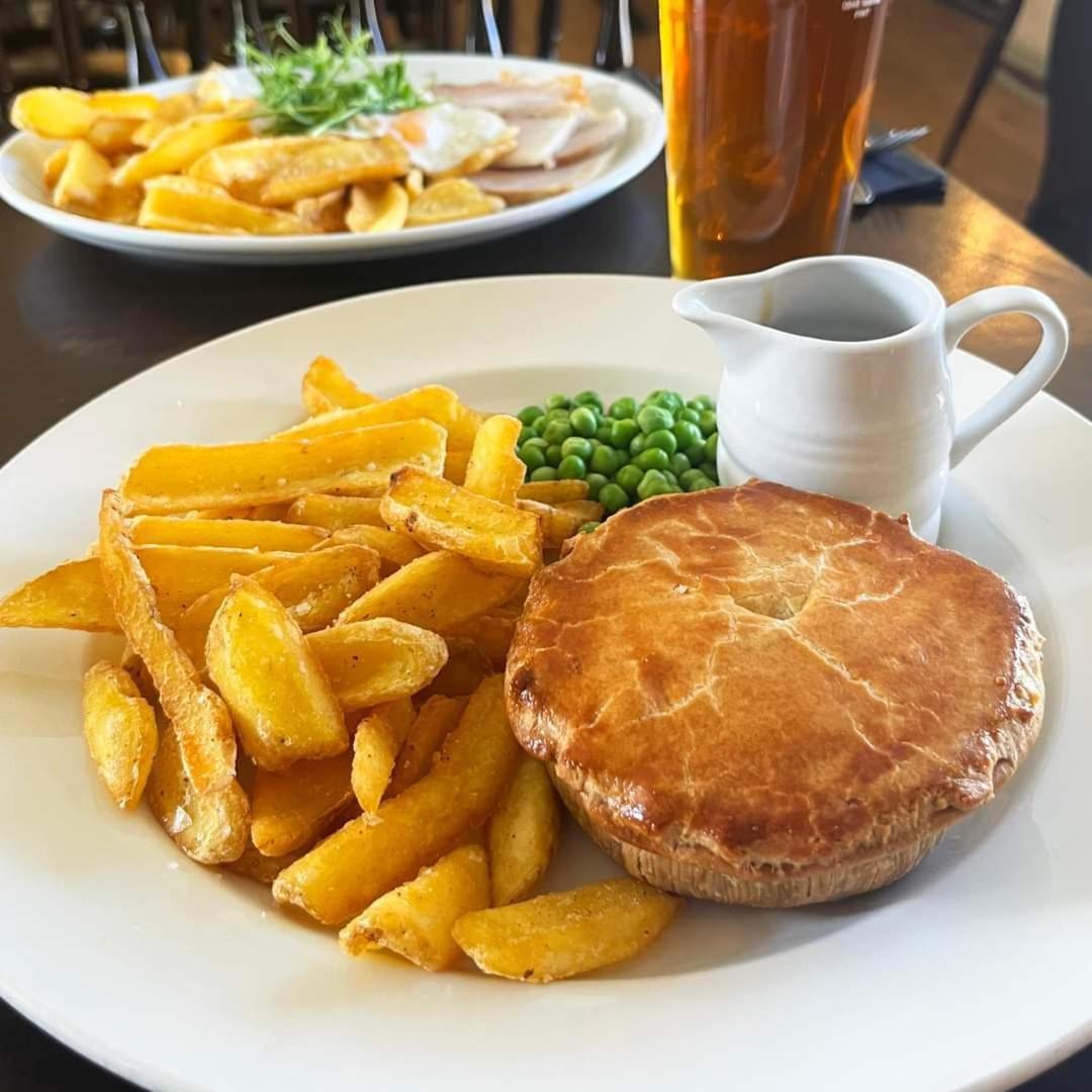 The Crown, Smallburgh Buitenkant foto